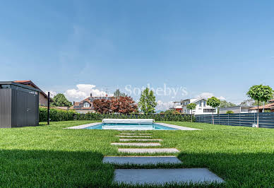 Villa with pool and garden 2