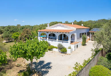 Villa with pool and garden 5