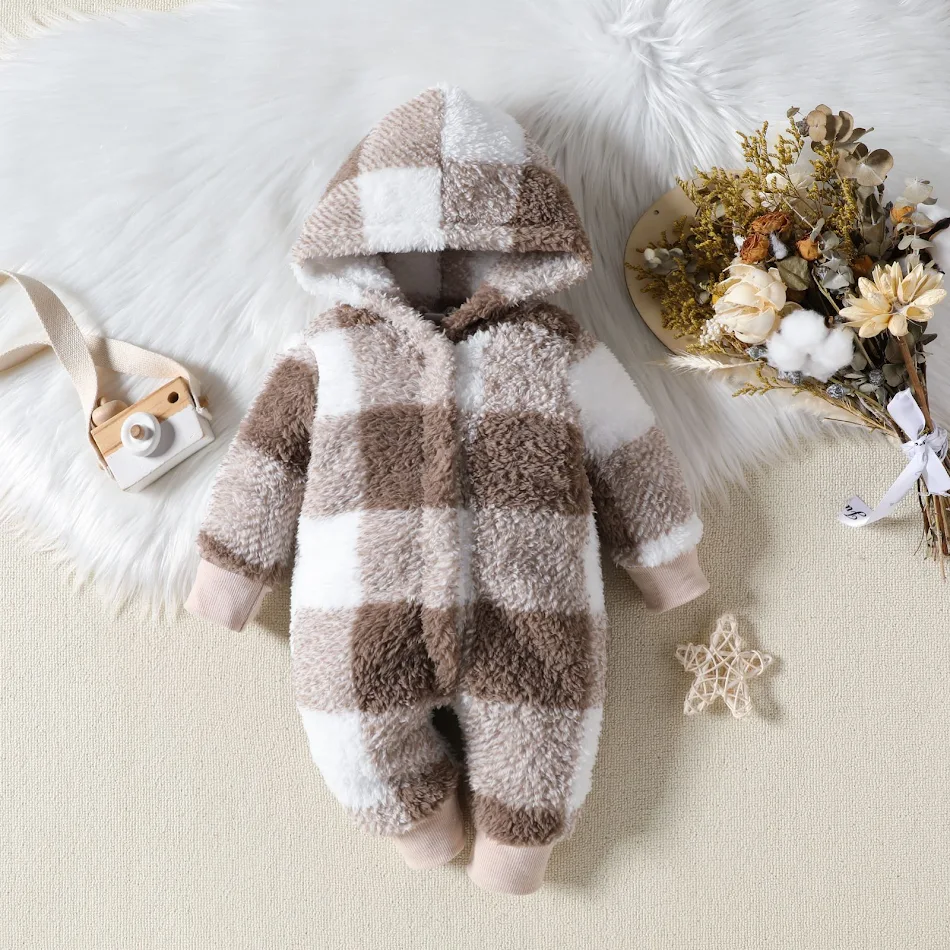 Combinaison à capuche bébé Vêtement d'intérieur Jumpsuit Automne Confort et chaleur pour votre bébé, parfait pour les journées et soirées d'automne.