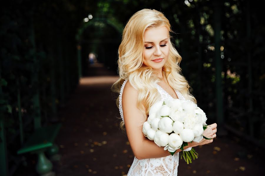 Wedding photographer Ekaterina Alyukova (ekaterinalyukova). Photo of 16 September 2018