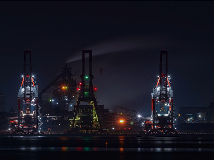 ヴェルファイアのfcl・一眼レフ・加工ヘッドライト・工場夜景に関するカスタム事例の投稿画像4枚目