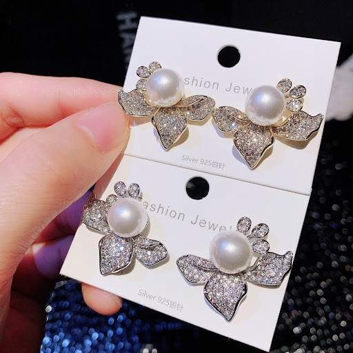 Title 11, Ladys flower inlaid zirconium earrings, design...