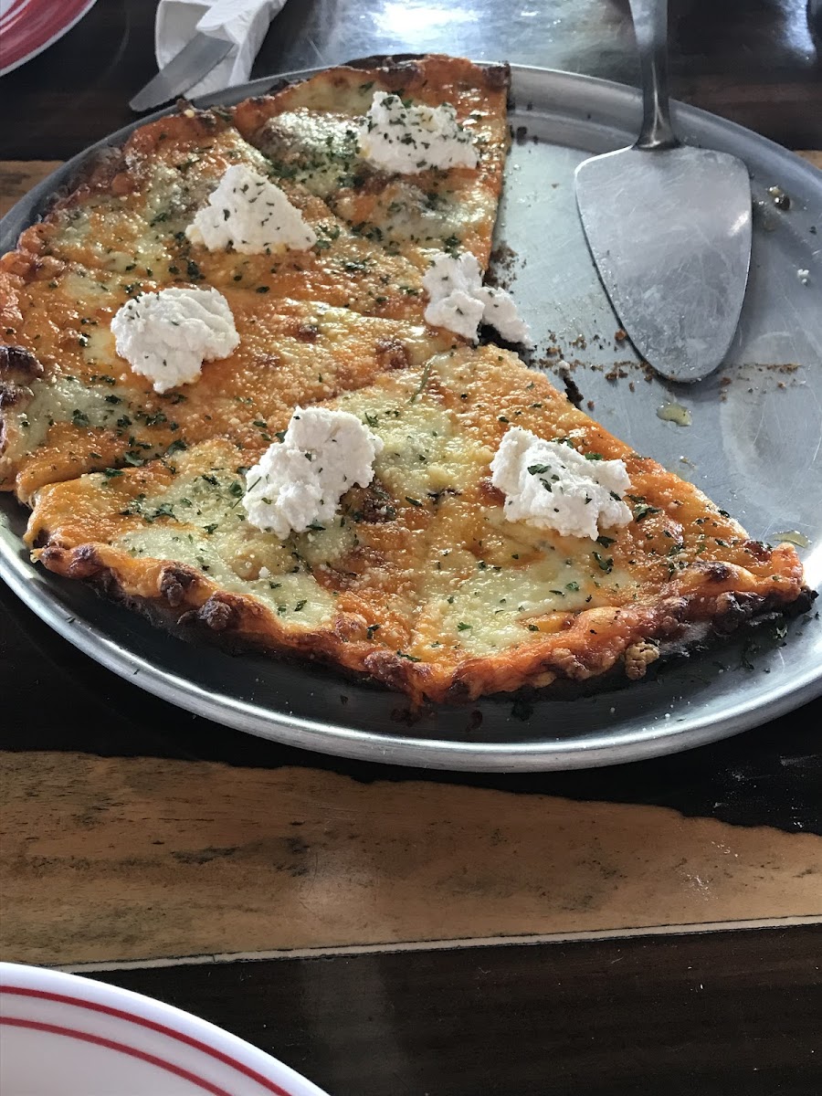 Gluten-Free Pizza at Oscar's Grill