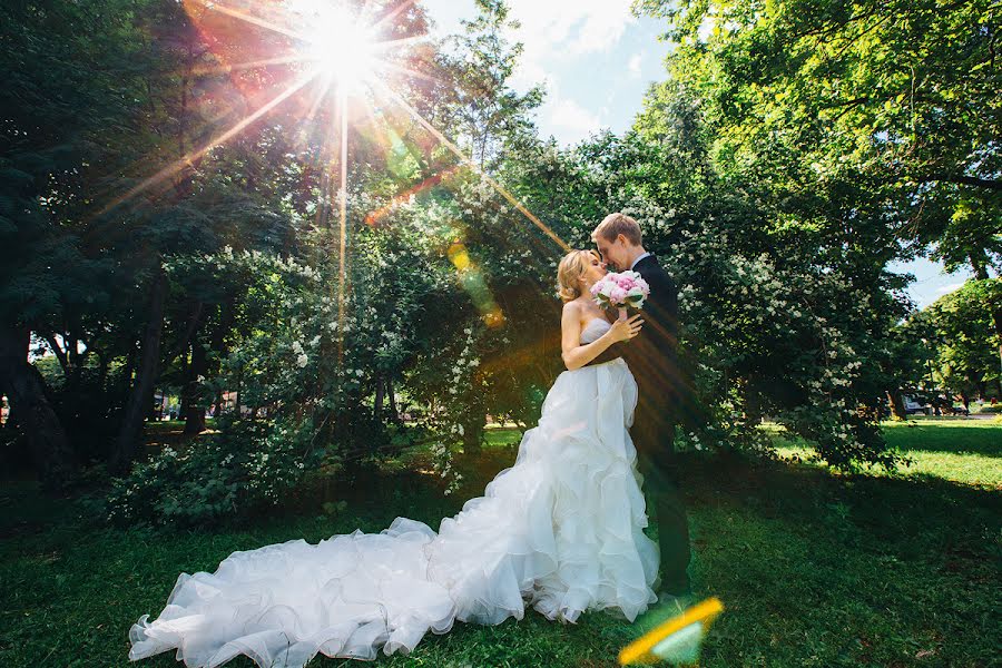 Fotógrafo de casamento Mila Ivanova (ivanovamila). Foto de 25 de janeiro 2016