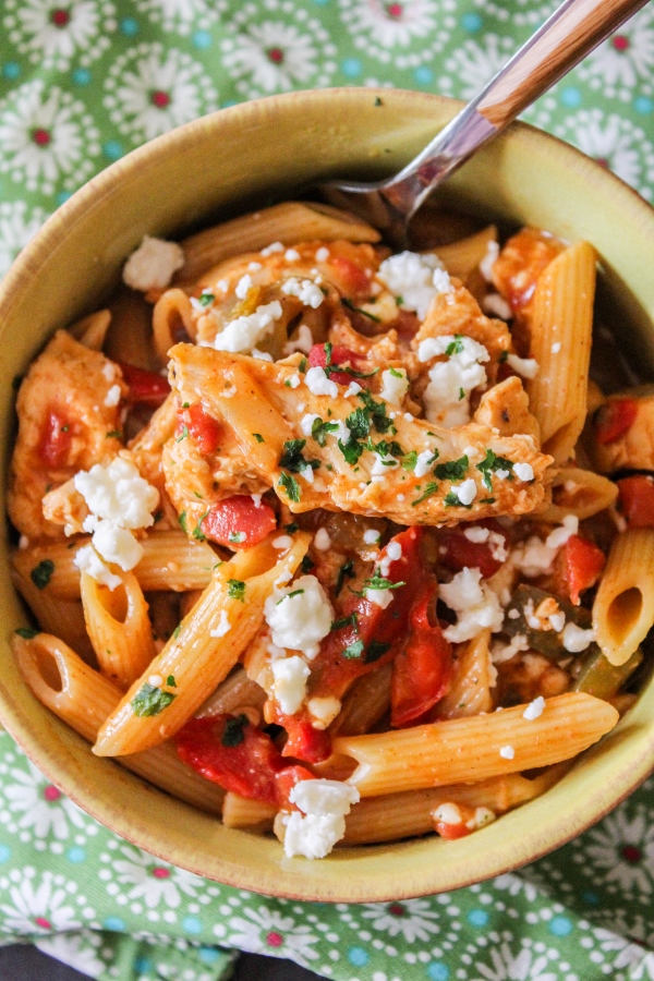 Loaded with tender chicken, lots of veggies, and a flavorful sauce, this one pan Chicken Fajita Pasta is incredibly delicious and super simple to make!