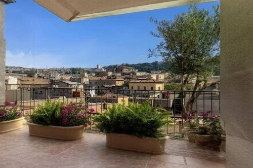 Apartment with terrace 2