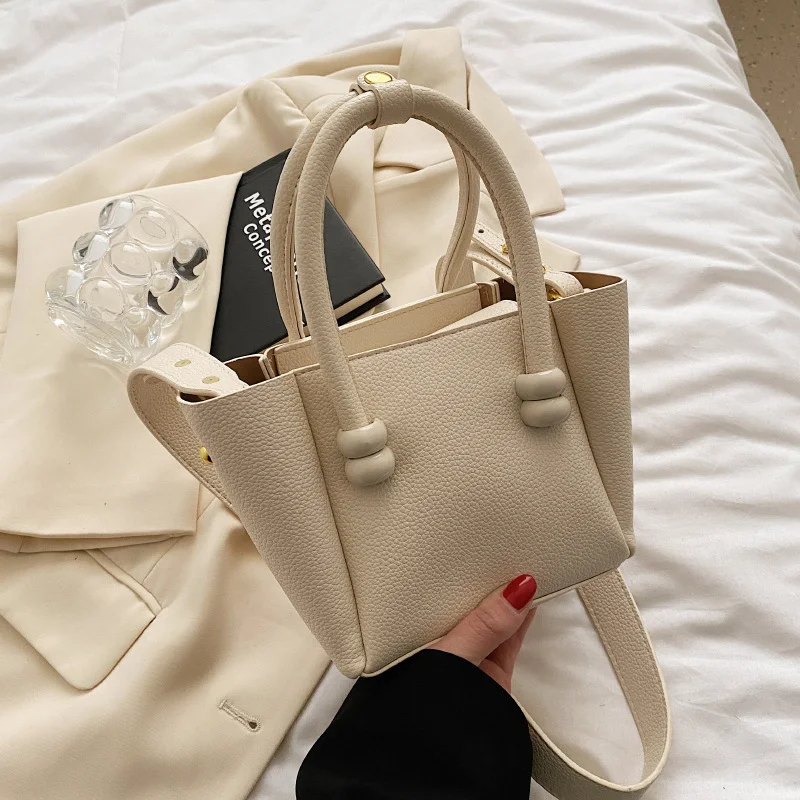 Minority Simple Portable Women's High-end Fashion Bucket Bag. Stylish and compact design perfect for everyday use, offer