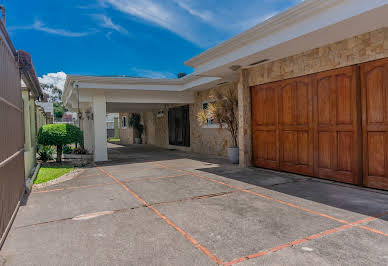 Maison avec piscine et jardin 2