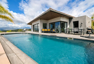 Seaside villa with pool 3