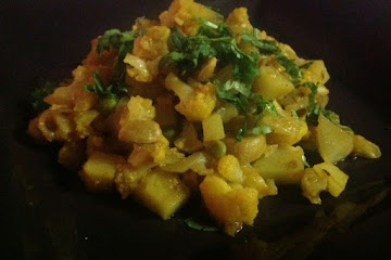 Cauliflower and Potato Curry With Cashews