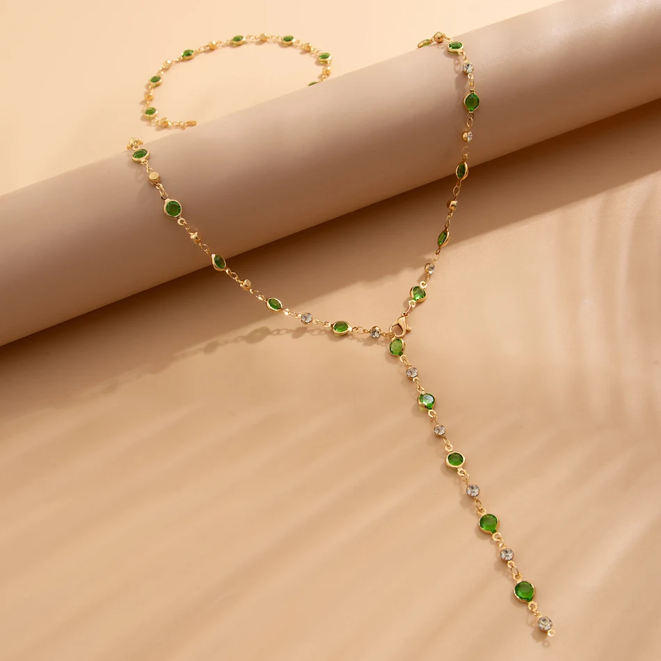 Colar feminino de corrente em Y com pingente de borla, simples e multicamadas, ideal para um visual estiloso.