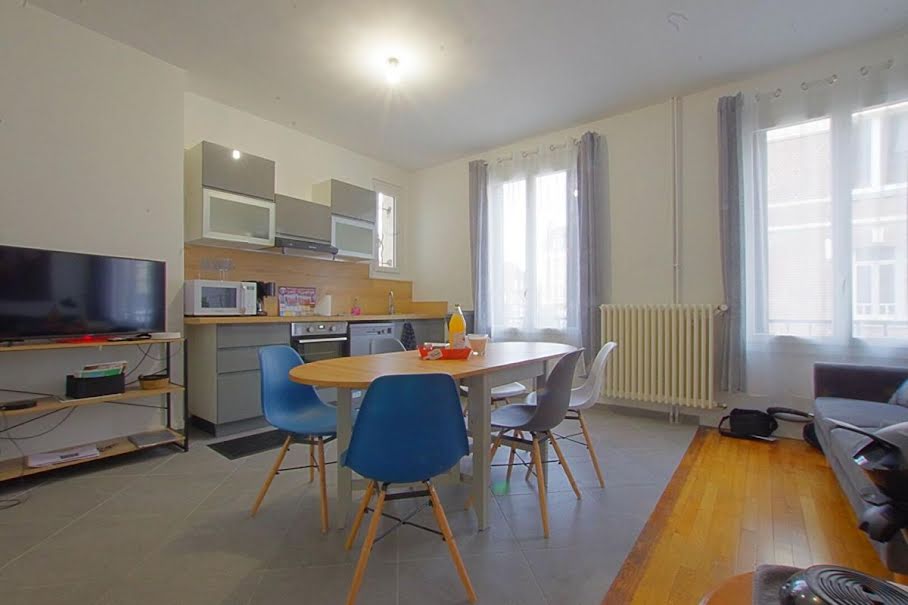 Location meublée appartement 4 pièces 57 m² à Nesle (80190), 940 €