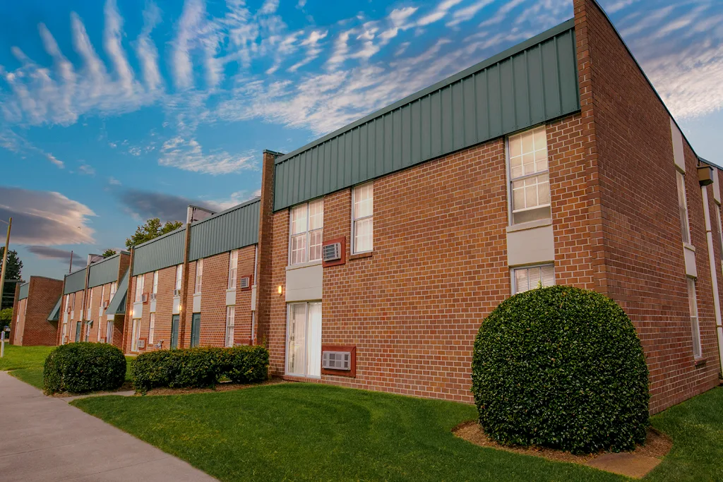 Oakmont North exterior apartment building