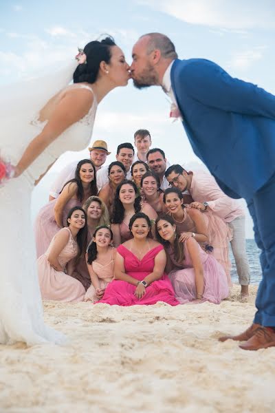 婚礼摄影师Luis Tovilla（loutovilla）。2019 6月11日的照片