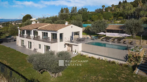 Villa with pool 2