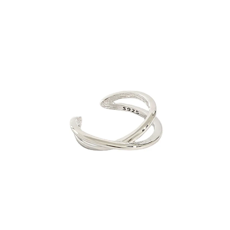 Brinco de pressão minimalista em prata S925 entrelaçado em X, combina com tudo, sem furo na orelha, estilo elegante e discreto para qualquer ocasião.