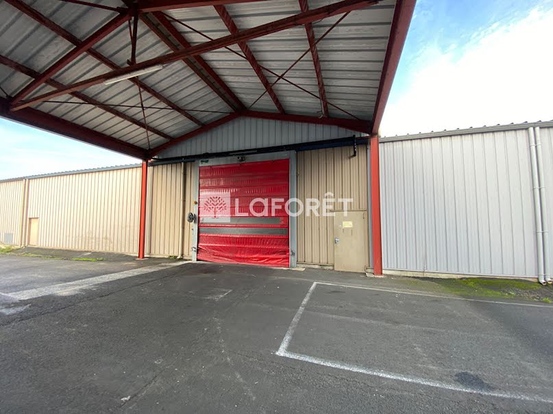 Location  locaux professionnels  5775 m² à Doué-en-Anjou (49700), 6 000 €