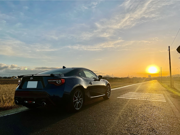 86の愛車の好きな角度・リア・リアウイング・朝日に関するカスタム事例の投稿画像1枚目