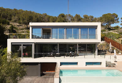 House with garden and terrace 2