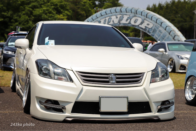 クラウンアスリートの愛車の表情・生存確認・エアサス#ACC・くれぱエントリー・7月も残り後わずかに関するカスタム事例の投稿画像1枚目