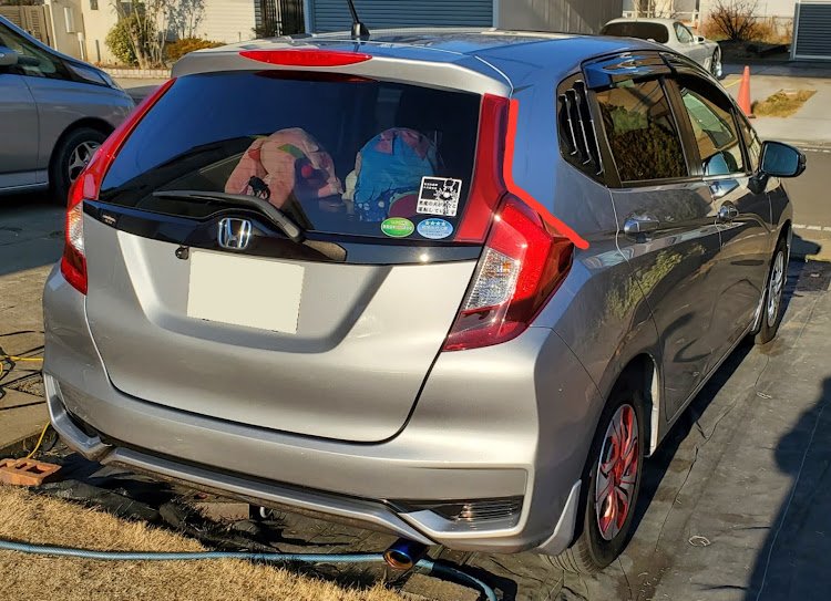 SIRAKOBATOさんが投稿した空力改善テープ・コアンダ効果・SIRAKOBATO超理論・SIRAKOBATO知恵袋・フィットに関するカスタム事例の投稿画像1枚目