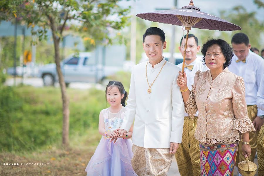 Fotógrafo de casamento Ruk Thongruk (46designphoto). Foto de 8 de setembro 2020