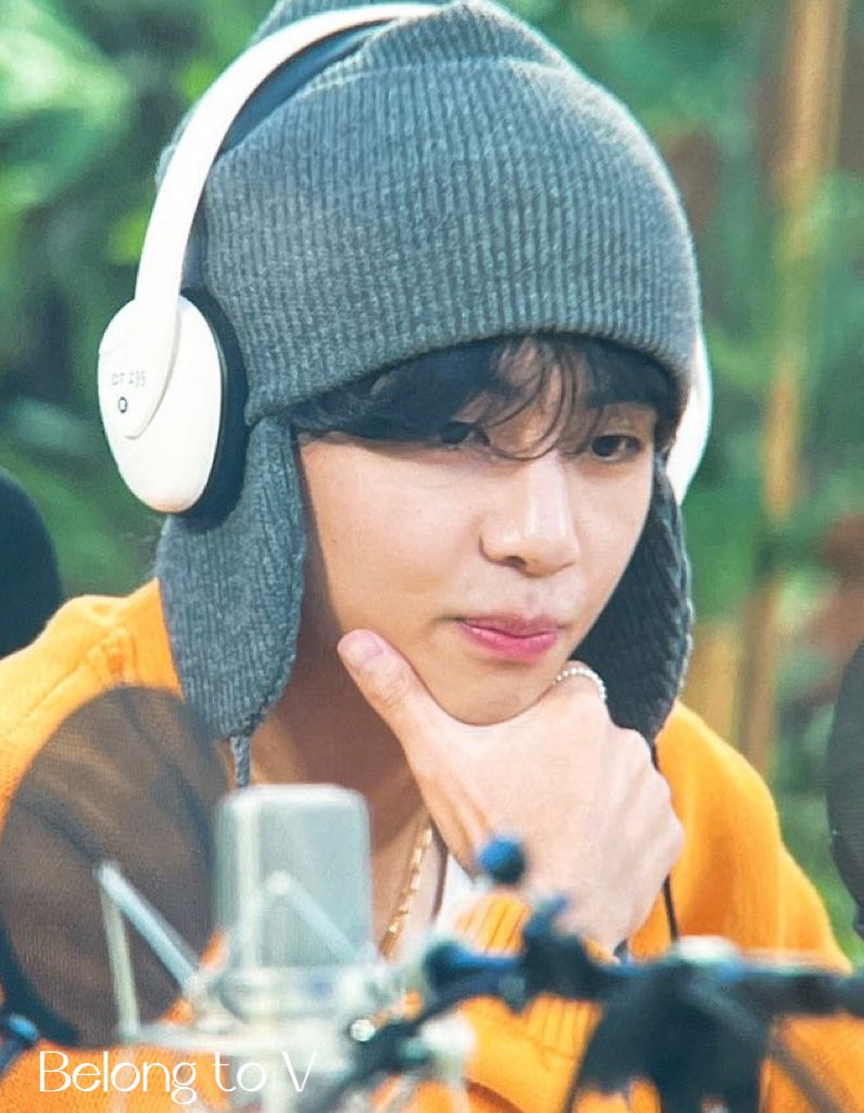 BTS's V Warms ARMY's Hearts With His Doll-Like Visuals As A Radio DJ ...