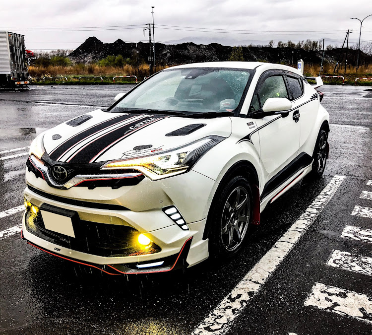 C-HRのC-HR・#NGX50・ストライプ施工・チームステッカー貼り付け・M’s factoryに関するカスタム事例の投稿画像1枚目
