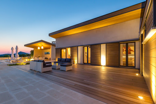 Maison contemporaine avec piscine et jardin 4