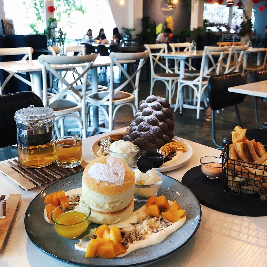 Souffle Pancakes and other cool dishes at Mok Mok Brunch & Bistro