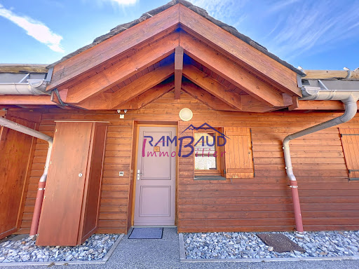 Appartement avec terrasse et piscine 1