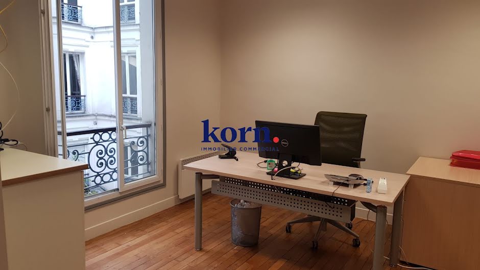 Location  locaux professionnels  65 m² à Paris 10ème (75010), 2 135 €