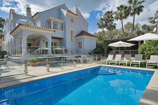 Villa with pool and terrace 3
