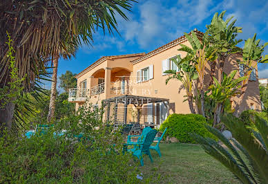 House with pool and garden 9