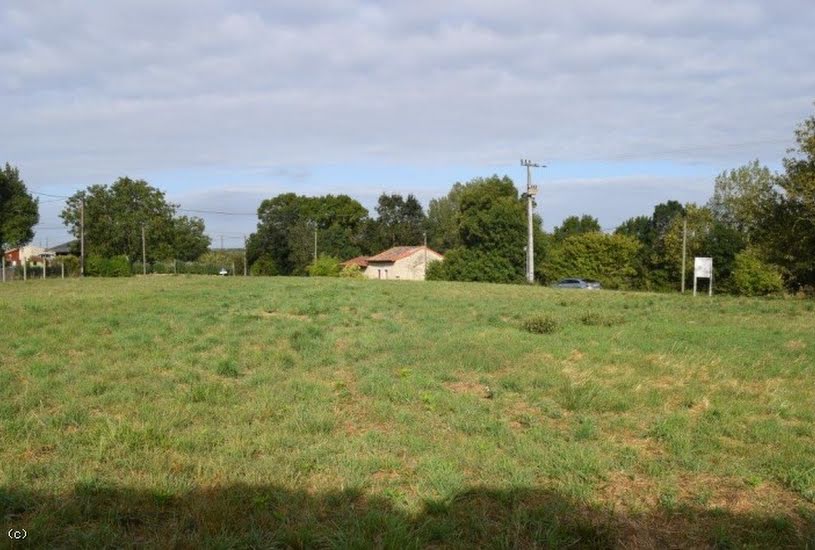  Vente Terrain à bâtir - 4 020m² à Ruffec (16700) 