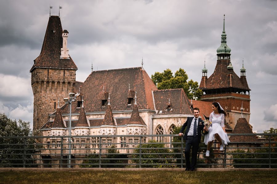 Pulmafotograaf Lucian Velica (lucianvelica). Foto tehtud 14 mai 2020