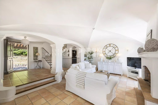 Maison avec piscine et terrasse 4