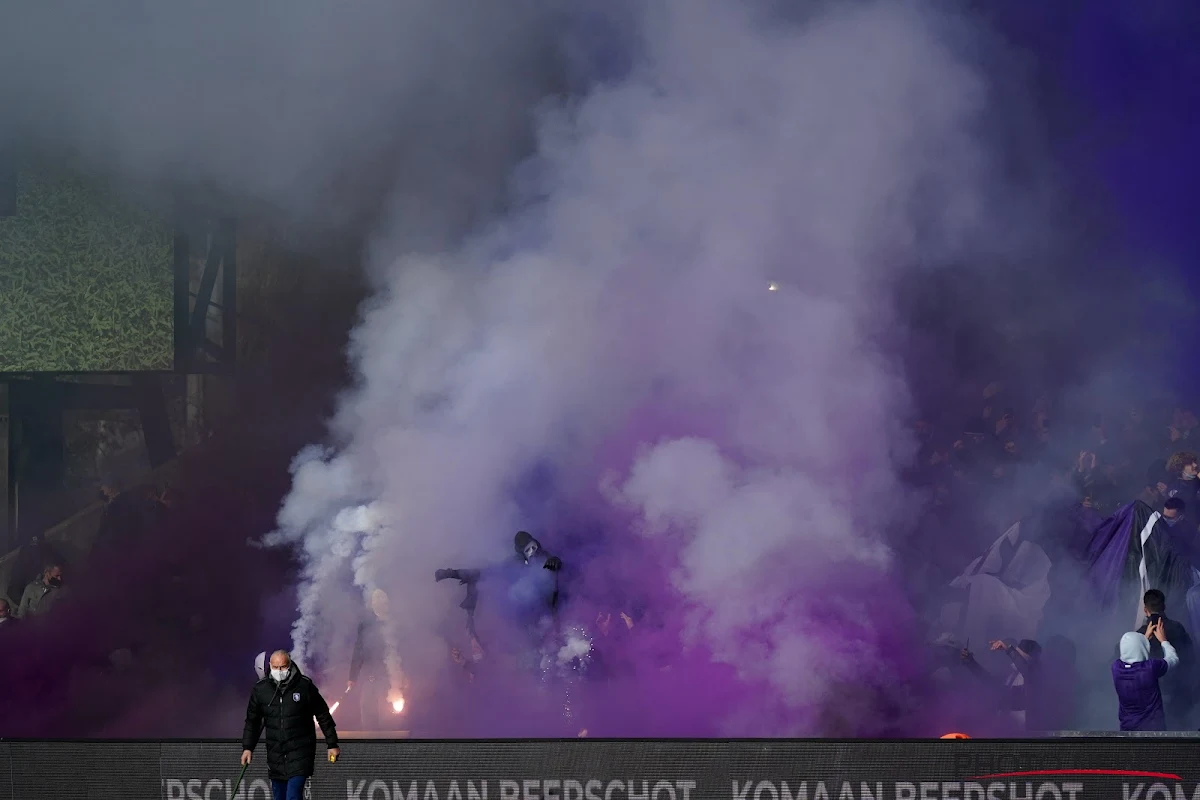 🎥 Les supporters du Beerschot encouragent leurs joueurs avant le derby anversois 