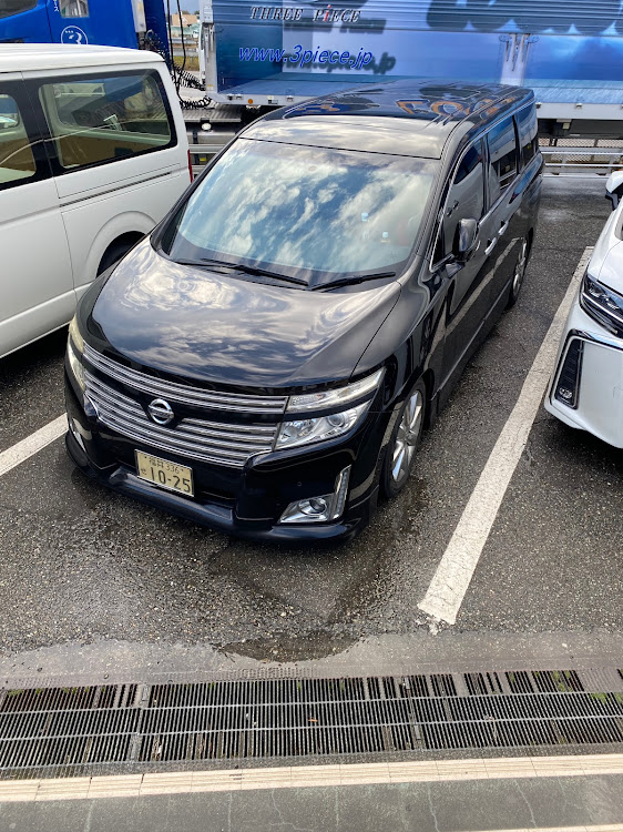 エルグランドのエルグランドE52・車高調整・冬が来るに関するカスタム事例の投稿画像1枚目