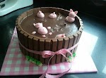 Kit Kat Piggy Swimming Pool Chocolate Cake was pinched from <a href="https://www.facebook.com/photo.php?fbid=212353722239671" target="_blank">www.facebook.com.</a>