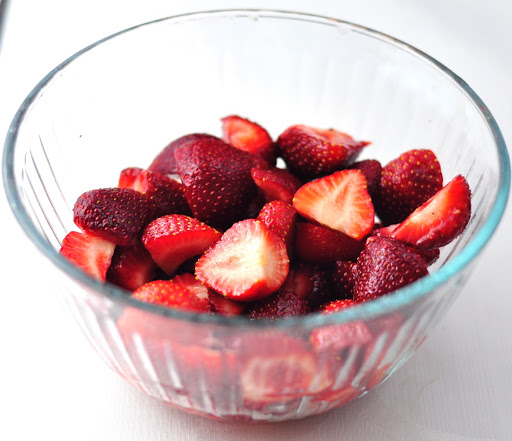 sliced strawberries