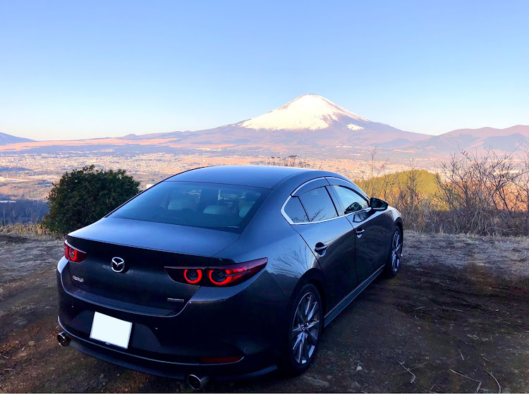 MAZDA3の富士山と愛車・discover_ctに関するカスタム事例の投稿画像2枚目