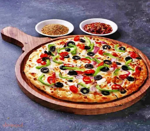 Fusion Paneer Onion Capsicum Pizza