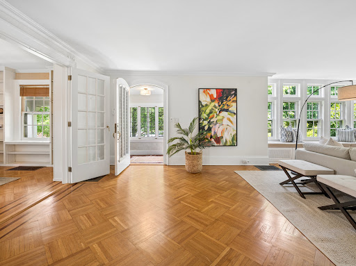 Bright living room with parquet floor and garden - Luxury property for sale in Pelham, 6 bedrooms