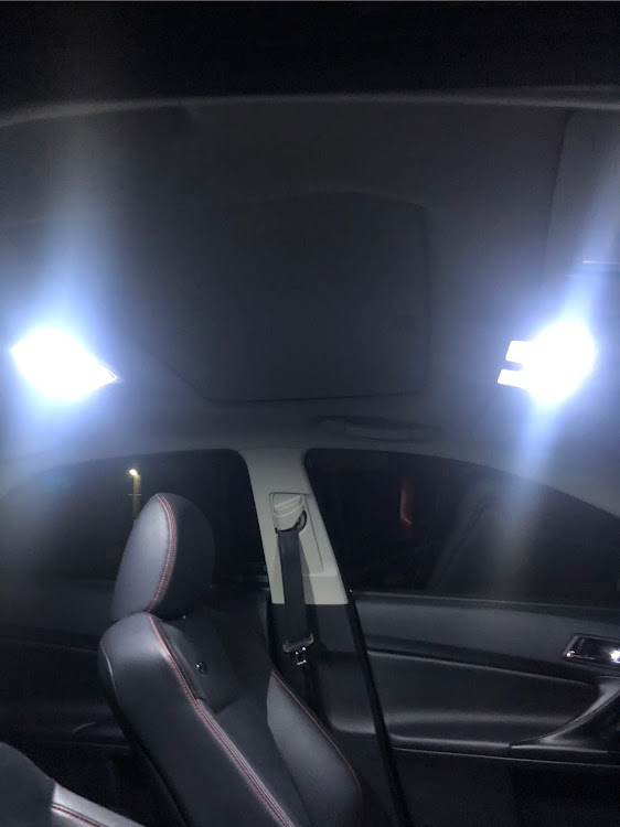 マークX G'sのDIY・ルームランプ交換・カーテシランプ交換に関するカスタム事例の投稿画像3枚目
