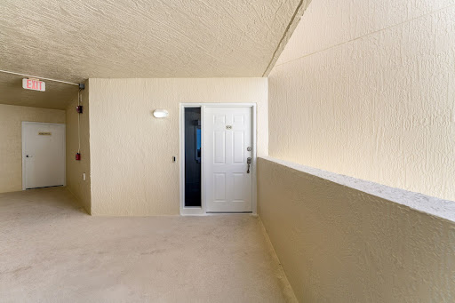 Apartment with pool 4