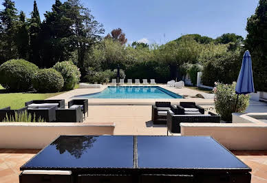 Villa with pool 1