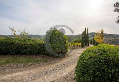 Corps de ferme avec dépendances et jardin 4