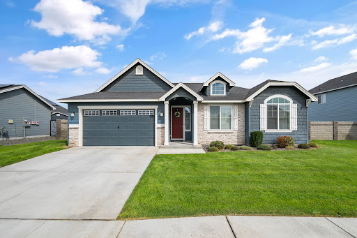 Contemporary house with green lawn in this luxury house for sale in West Richland ($462,900)