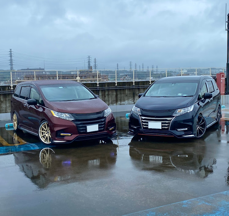 オデッセイのストック画放出祭り・テルさんとM'zコラボ・雨の中でのリフレクション・雨の時は迷わず立体駐車場・ダブルハーフフェイス丼に関するカスタム事例の投稿画像1枚目